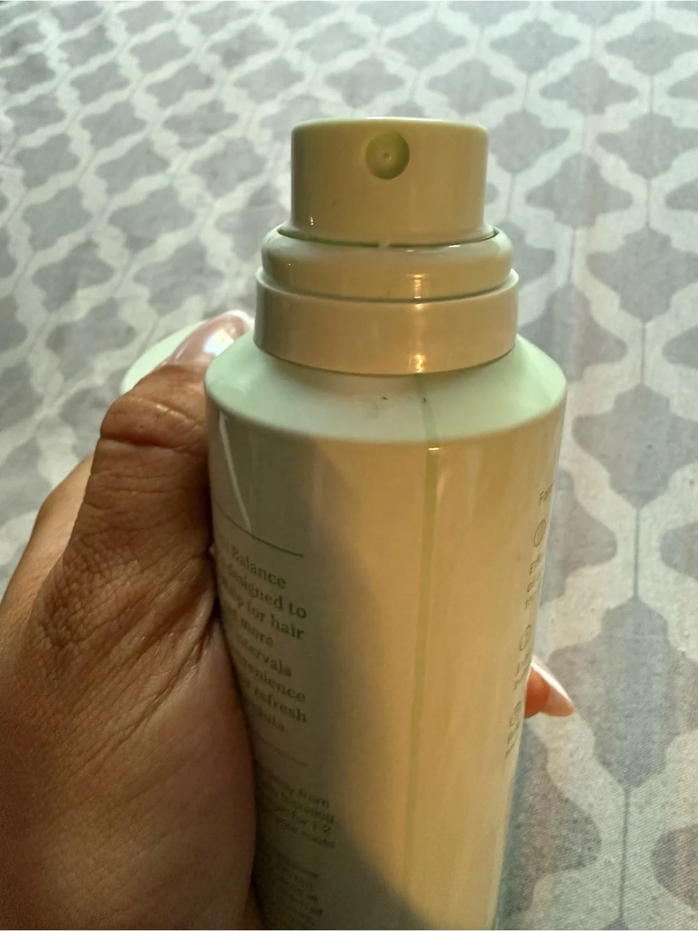 divi dry shampoo lift + refresh — light green